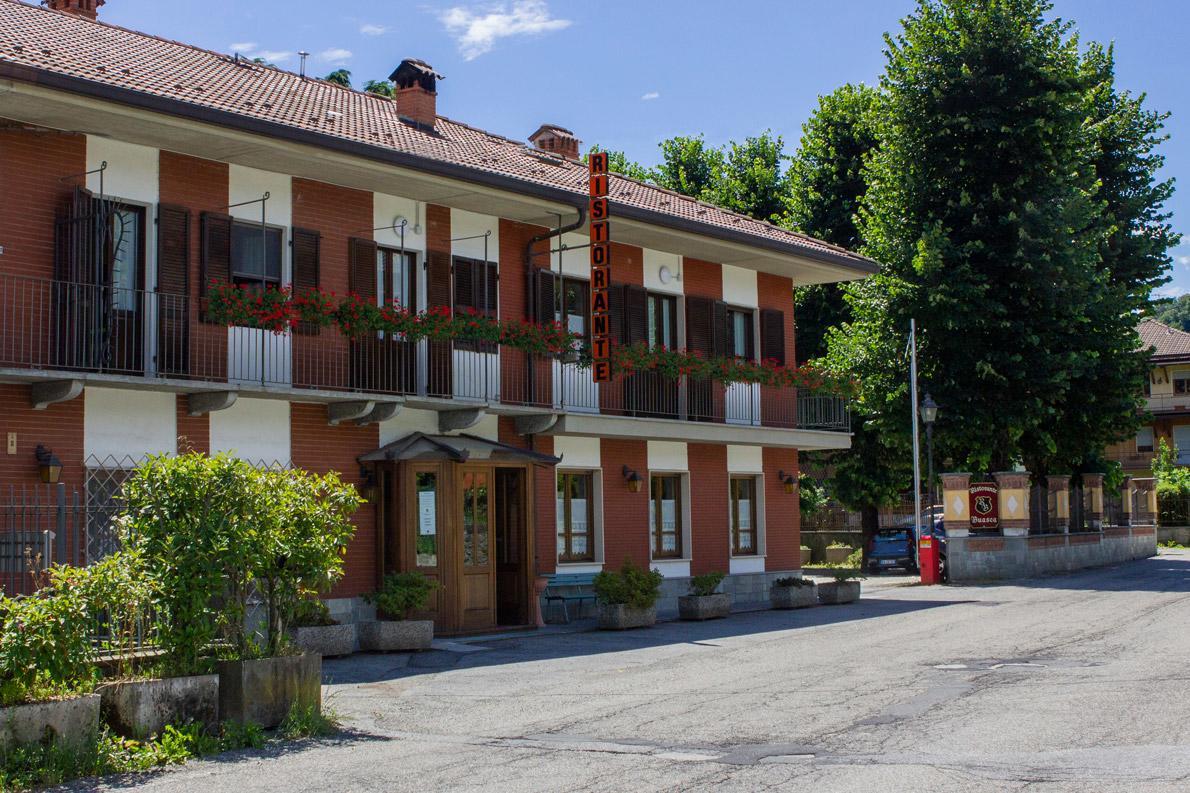 Ristorante Buasca Hotel Cuorgne ภายนอก รูปภาพ